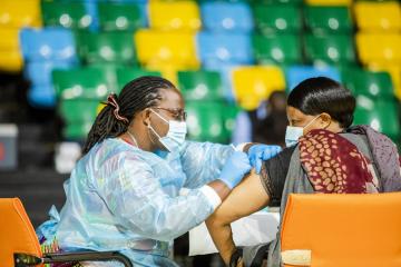 Quinze pays africains ont atteint l’objectif de 10 % de vaccination de la population contre la COVID-19 
