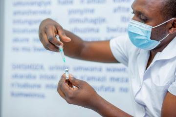 Africa needs seven-fold rise in COVID-19 vaccine shipments thumbnail