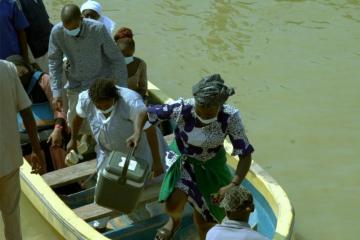 Caregivers and health workers brave difficult terrains to vaccinate children in hard-to-reach settlements of Taraba state thumbnail