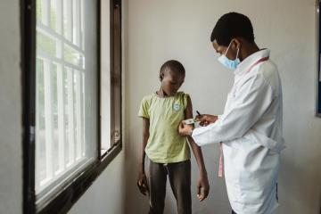 For fourteen-year-old João, the opening of the PEN-Plus clinic in Nhamatanda, Mozambique, was lifesaving. Living with rheumatic heart disease, over the course of three years his condition deteriorated after a spate of misdiagnoses. Determining he needed critical life-saving heart surgery, his doctor received support from PEN-Plus to fly him to the capital Maputo in order to get the procedure done. Still attending the clinic for follow-up appointments and treatments, João’s health has now greatly improved.