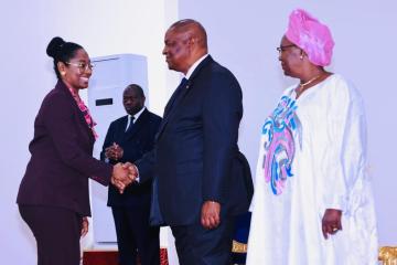 La Représentante de l'OMS présentant les civilités au Président de la République, Chef de l'Etat