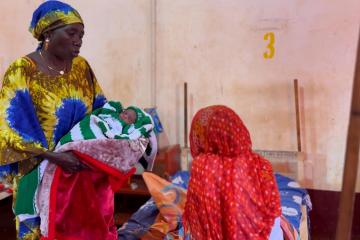 Community midwives helping to lower maternal deaths in Central African Republic
