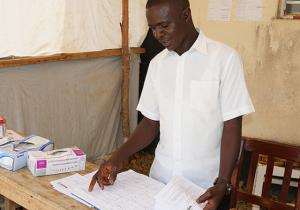 Mohamed Sesay, laboratory technician at Kenema Government Hospital, Sierra Leone WHO/S. Gborie