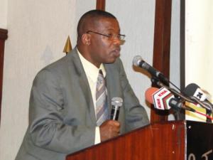 Dr. William Maina delivering the Ministers speech at the event