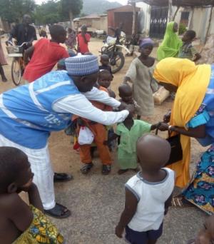 WHO personnel vaccinating a child in Gwoza