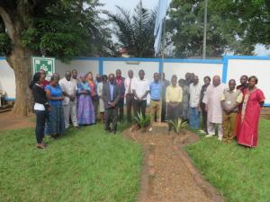 le staff OMS Bangui observant une minute de silence en mémoire de Mr. Glenn Thomas