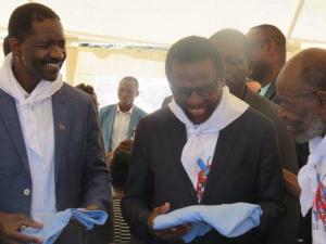 Os ministros da saúde de Angola e da Namibia e Governor do Cunene em Namacunde