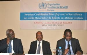 La cérémonie d’ouverture a été faite (d à g) par le Dr Georges Ki- Zerbo, Coordonnateur de l’Equipe Inter-Pays de l’OMS pour l’Afrique Centrale; Mr. Michel Ella Essone, Directeur de Cabinet du Ministère de la Santé et Mr. Hounsokou Eusèbe, Représentant du FNUAP