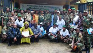 Photo avec les autorites militaires presentes à la Journee