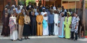 Photo de familles participants à l’atelier..jpg Message de sécurité