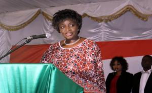 Madame Aminata Touré, Premier Ministre du Sénégal, s’adressant aux participants au Dîner de gala pour la mobilisation de ressources en faveur de la vaccination