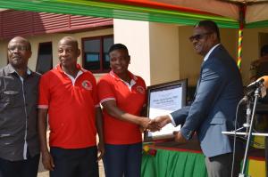 Dr Kaluwa presenting a citation to one of the blood donation organizations