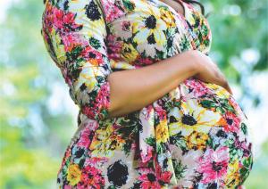 Teenage pregnant girl in her third trimester_i
