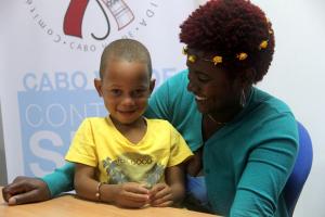 Cabo Verde lidera o caminho para acabar com novas infecções por VIH em crianças na África Ocidental e Central
