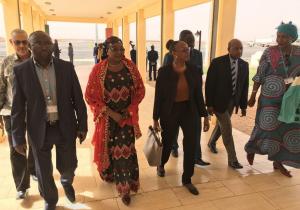 La Directrice Régionale de l’OMS pour l’Afrique acceuillie à son arrivée à Niamey par les Conseillers Spéciaux du Ministre de la Santé, le chargé du bureau et le staff du bureau