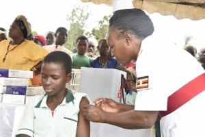 Mais de 18 milhões de crianças no Uganda serão vacinadas contra o sarampo, a rubéola e a poliomielite numa campanha de vacinação em massa