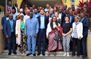 Photo de famille des participants en présence de la Ministre de la Santé des Comores
