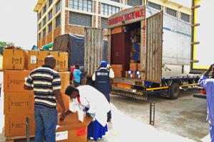 L’OMS offre 6 tonnes de matériel & consommables médicaux