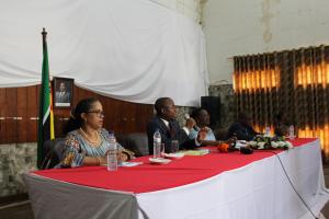 Leg: Esq/ Dir: Rep da OMS; Ministro da Saude; Ministra da Educação e Director da Educação da Cidade de Maputo. 