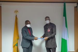 The Honorable Minister of Foreign Affairs receiving new WR