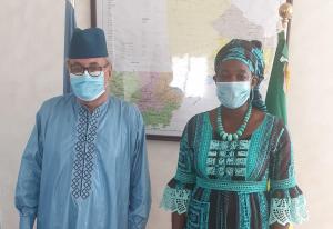 L'OMS et le CDC Afrique unissent leurs efforts pour la recherche sur la médecine traditionnelle de la COVID-19 en Afrique : « Le Représentant de l’OMS au Mali a reçu en audience Prof Rokia Sanogo, chef département médecine traditionnelle au Mali »