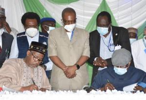 Bauchi State Governor, Bala Mohammed (left) and UN RC &HC Mr Edward Kallon signing the agreement while WR (standing 3rd left) looks on. Photo credits_WHO_Nigeria