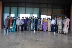 Les membres des Comités Polio du Niger autour de la Représentante de l’OMS au Niger, celle de l’Unicef, du Rotary et de Gavi ont suivi ensemble l’évènement en direct