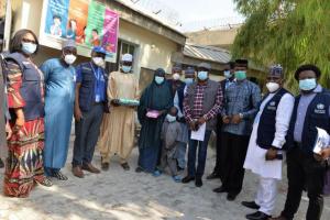 UN RC (4th right), WR (3rd left), UN & WHO personnel presented gifts to last polio case and parents in Maiduguri-Photo credit_WHO Ogbeide.jpg