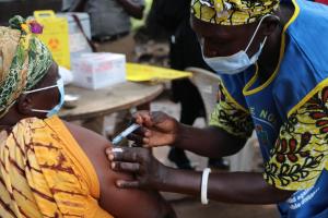 A vaccination campaign to protect 93 000 people from yellow fever 