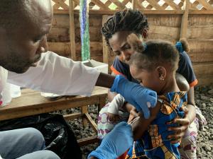 Angola reforça a vacinação de rotina para proteger milhares de crianças em risco de contrair doenças graves