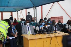 Dr Walter Kazadi Mulombo (2nd right) addressing journalists at the hand-over ceremony of 699,760 doses of AstraZeneca vaccine in Abuja Photo_WHO/Owoseye