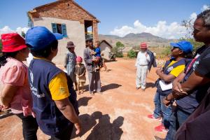 Au Cameroun, les leaders communautaires stimulent la demande de vaccins anti-COVID-19
