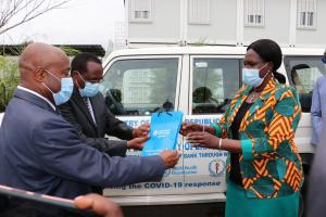 Mr Kanu and Dr Ndenzako handing over the keys to Honorable Minister for Health, Honorable Elizabeth Achuei