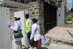 Vaccinators in Addis Ababa going house to house to administer nOPV2 vaccine to under-five children