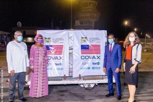 Prof. Benjamin HOUNKPATIN, Ministre de la Santé, Mme Patricia MAHONEY Ambassadeur des États-Unis d’Amérique, Dr Mamoudou HAROUNA DJINGAREY, Représentant Résident par intérim de l’OMS, Mme Djanabou MAHONDE, Représentante de l’UNICEF