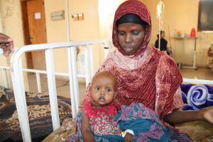 Little Abdulnasir is recovering from severe acute malnutrition at Gode Hospital SAM treatment centre. He is now strong enough to breastfeed and take semi-solid foods. WHO provides medical supplies to the treatment centre so that patients like Abdulnasir can recover and enjoy a health life.