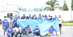 Photo de groupe des participants de la marche « Walk The Talk