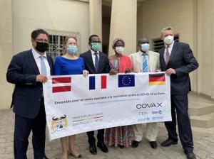 Visite des centres de dépistage, de vaccination et de stockage des vaccins par les Partenaires de l'UE en compagnie du Ministre de la Santé et des Représentants de l'OMS et de l'UNICEF