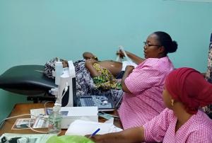 L’échographie par les sage-femmes renforce l’accès aux soins maternels au Burkina Faso