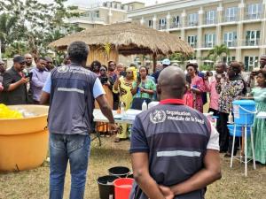 Session pratique sur la chloration d'eau animée par l'expert WASH de l'OMS