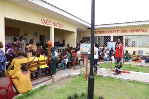 Séance de vaccination dans le centre de santé intégré Marien Ngouabi de Talangai