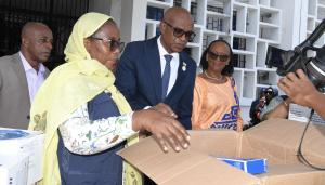 mpox : le ministre comorien de la Santé reçoit un premier lot de kits laboratoire et de prise en charge de la part de l'OMS