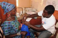 Health worker administering the new bOPV