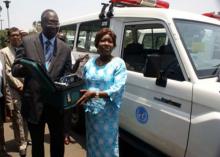 05 The Minister receiving the speed radar cameras