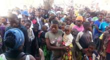 Community-led engagement is at the heart of the fight to contain the outbreak and stop its continued spread in and beyond Angola. Here WHO and NGO partner Population Services International (PSI) are training volunteer social mobilizers who go door to door in communities to encourage people to get vaccinated, listen and respond to questions in the community and offer strategies on how people can protect themselves and their loved ones.