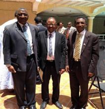 02 A la sortie de l’audience, le Ministre au milieu, à sa droite le Dr. Dravé OMS Mauritanie et à sa gauche le Dr.Adzodoi IST WA