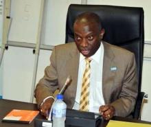 03 Dr. Oladapo Walker, Coordonnateur Inter-pays de l OMS pour l Afrique de l Ouest a rappele que le renforcement des systemes de sante reste la priorite numero UN pour l OMS