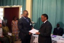 04 Cérémonie de remise des certificats de participation par le Représentant de l’OMS au Togo