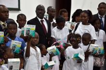 04 Le Ministere de la sante et de la lutte contre le sida MSLS a fait don de Detecteur de glycemie aux enfants diabetiques.