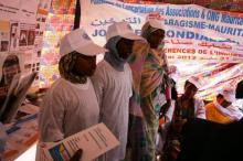 09 Un hymne antitabac chanté par des jeunes filles au stand de la plateforme Halte Tabagisme Mauritanie